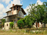 220 qm Haus, 5 Schlafzimmer, 3 Bäder, 750 qm Land, 4 km. vom Schwarzen Meer