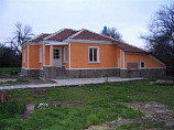 Haus 85 qm, 3 Schlafzimmer, Badezimmer, Land 1680 qm, 22 km. von Karnobat