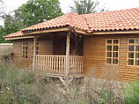 maison 3 chambres, salle de bains, terrain de 900 m², à 60 km. de Varna
