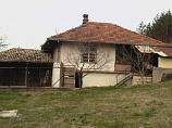 maison 3 chambres, sous-sol, terrain 1400 m², 14 km. de Razgrad
