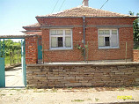 maison de 100 m², 3 chambres, salle de bains, terrain 800 m², 20 km. de Karnobat