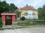 Maison 2 chambres, salle de bains, garage, terrain 1500 m², 26 km. de Stara Zagora