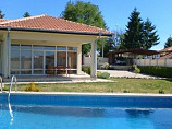 Maison 180 m², 3 chambres, 2 salles de bains, piscine, terrain 1139 m², à 7 km. à la mer