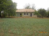 Maison 30 m², 2 chambres, sous-sol, terrain 1500 m², 32 km. de Varna