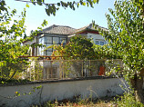 maison de 120 m², 3 chambres, salle de bains, terrain 1000 m², 14 km. de Karnobat