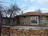 maison de 220 m², 2 chambres, salle de bains, terrain 605 m², à 36 km. de Razgrad