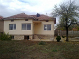 Maison 110 m², 2 chambres, salle de bains, terrain 700 m², 51 km. de Varna