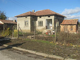 maison de 65 m², 3 chambres, sous-sol, terrain 1380 m², 5 km. du général Toshevo