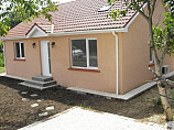 Maison 80 m², 2 chambres, salle de bains, terrain de 600 m², à 2 km du Danube