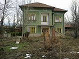 maison de 120 m², 2 chambres, salle de bains, terrain 2300 m², 46 km. de Veliko Tarnovo