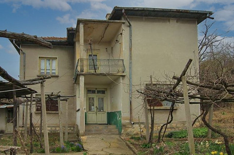 3 bed house, 800 sqm land, river Danube views