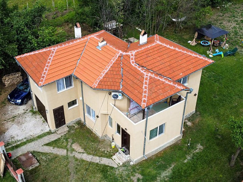 190 кв.м. 3 спальни Меблированный дом, центральное отопление, обл. Варна