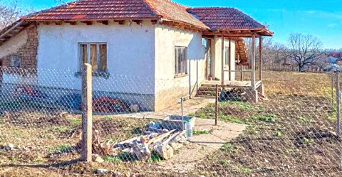Дом 100 кв.м., подвал, участок 1150 кв.м., 13 км до Силистры и Дуная.