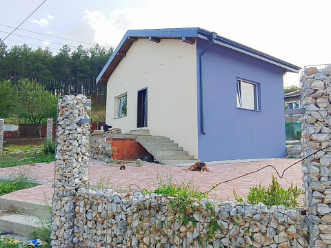 Maison neuve de 77 m², terrain de 480 m², petite ville, à 25 km de la mer