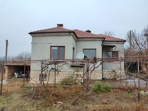Дом 90 кв.м., участок 2320 кв.м., 15 км до Добрича.