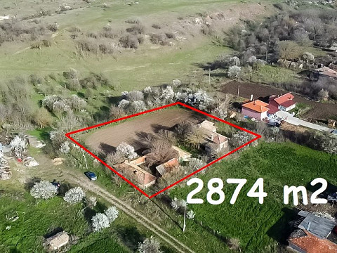 Дом с 2 спальнями, участок 2874 кв.м., 25 км до моря.