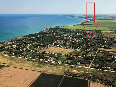 Участок под застройку площадью 1660 кв.м. с водой и электричеством, 800 м до моря