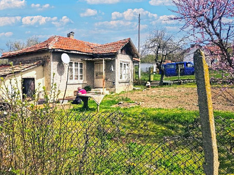 Одноэтажный дом площадью 85 кв.м., участок 10 соток, 30 км до Варны.