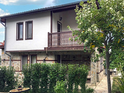 Maison jumelée meublée de 127 m², 2 chambres, petit complexe fermé, à 5 km des plages