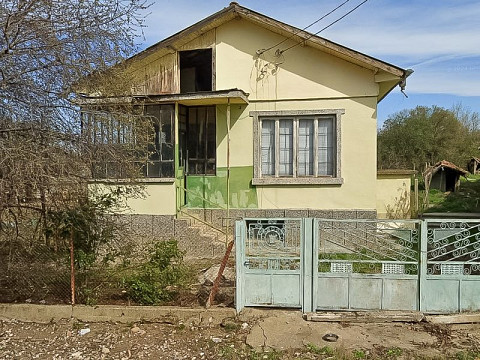 Дом 75 кв.м., участок 985 кв.м., прогулка до реки Дунай.