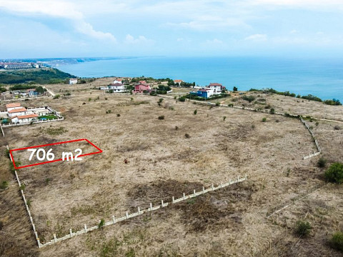 Участок под застройку 706 кв.м., в регуляции, вода и электричество на границе, вид на море, 2 км до моря