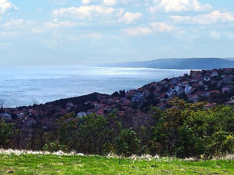 Участок под застройку площадью 1700 кв.м., вид на открытое море, 2 км от Балчика и моря