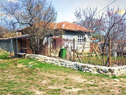 90 кв.м. 3-х спальный дом, 545 кв.м. земли, привилегированная деревня, 30 км до моря