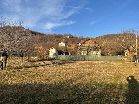 Terrain à bâtir de 1200 m² dans un village pittoresque à 1 heure de la ville de Sofia, Bulgarie