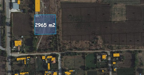 Terrain constructible de 2925 m², eau et électricité à la frontière, à 4 km de la mer