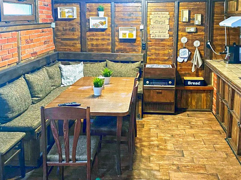 90 кв.м. 4 спальни, 4 ванные комнаты, меблированный дом, 540 кв.м. земли, бассейн, желаемая деревня, 200 м до моря