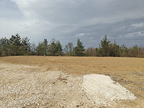 Terrain à bâtir de 1429 m² dans un village de montagne pittoresque à 45 km de la ville de Sofia