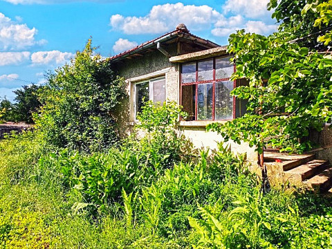 Дом площадью 80 кв.м. с 3 спальнями, участок 800 кв.м., 15 км до моря