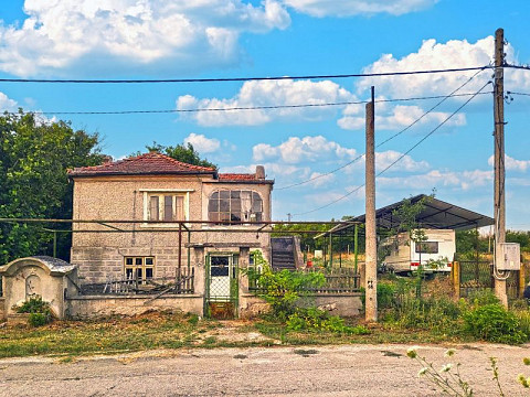 Дом площадью 150 кв. м с 3 спальнями, участок земли 1076 кв. м, престижная деревня, 30 км до моря