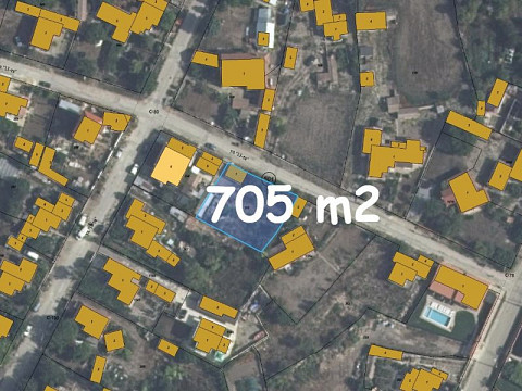 Участок под застройку площадью 705 кв.м., вода и электричество, 2 км до моря.