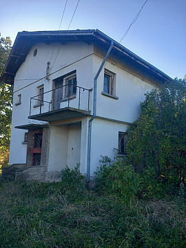 Очаровательная двухэтажная вилла с большим садом площадью 1500 м² в самом сердце Попицы, Врачанская область