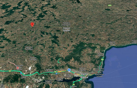 Maison effondrée de 90 m², terrain de 3100 m², à 20 km de la ville de Dobrich, à 60 km de la mer