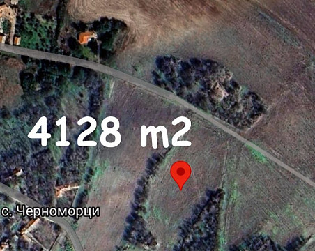 Участок под застройку площадью 4128 кв.м., вода и электричество на границе, 12 км до моря.