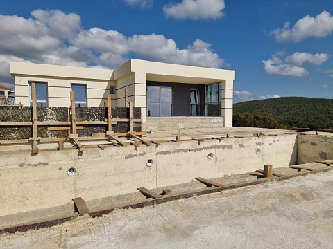 Maison neuve de 131 m², terrain de 1500 m², village recherché, à 5 km des plages