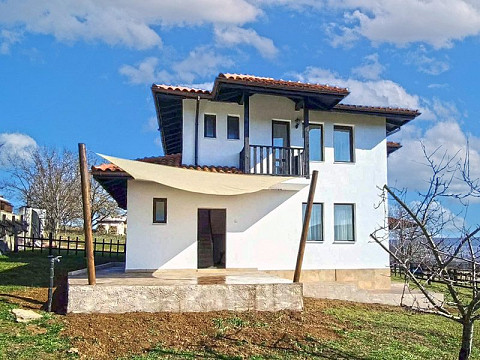 Новый дом площадью 122 кв.м с 3 спальнями, участок 512 кв.м, великолепный панорамный вид, 8 км до моря.