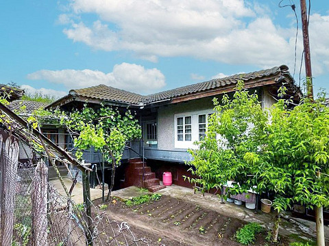 Аутентичный дом площадью 85 кв.м с 2 спальнями, участок 4650 кв.м, 18 км до города Альфэтар, 40 км до города Силистра и Дуная.
