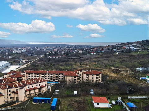 Земельный участок под застройку площадью 500 кв.м, водоснабжение и электричество, 2 км до моря.