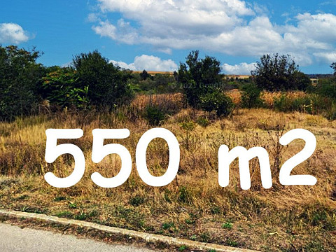 Земельный участок под застройку площадью 550 кв.м, водоснабжение и электричество на границе, 55 км до моря.