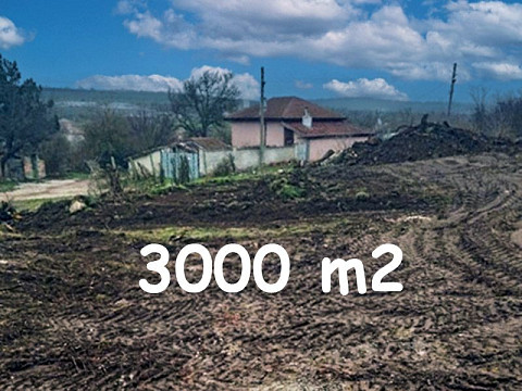 Земельный участок под застройку площадью 3000 кв.м, водоснабжение и электричество на границе, 40 км до моря.