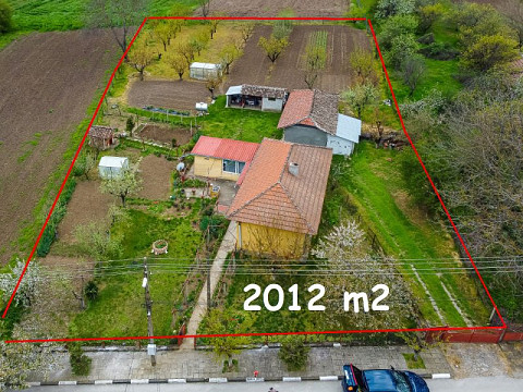 Меблированный дом площадью 80 кв. м с 3 спальнями, новой крышей, участком земли 2000 кв. м, в 24 км от Силистры и Дуная.