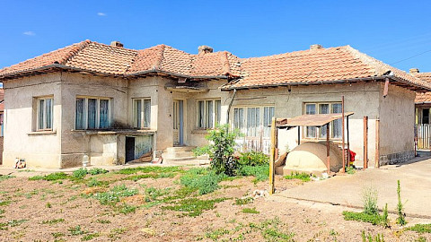 Дом площадью 90 кв. м с 3 спальнями, участок земли 1000 кв. м, желаемая деревня, 20 км от Силистры и Дуная