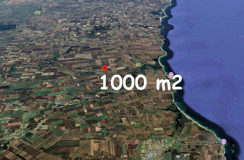 Terrain constructible de 1000 m², eau et électricité en bordure de route, à 10 km de la mer