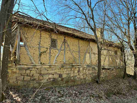 Загородный дом с панорамным видом у подножия Стара Планины – недалеко от села Боженица.