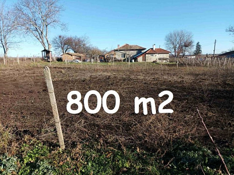 Земельный участок под застройку площадью 800 кв.м, водоснабжение и электричество на границе, 20 км до города Добрич.