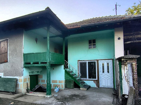 Maison authentique de 120 m², terrain de 1230 m², à 8 km de la ville de Razgrad