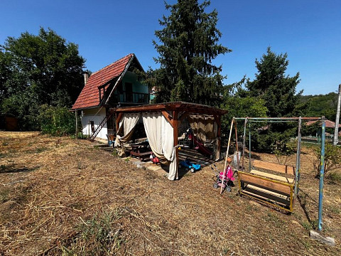 Дом площадью 100 кв.м, земельный участок 2500 кв.м, территория национального заповедника, 1 км до Дуная.